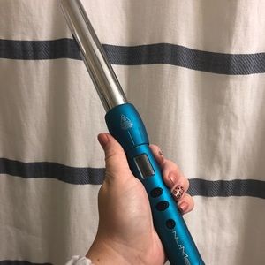 NuMe Turquoise Magic Curling Wand 32mm